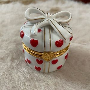 Vintage porcelain trinket box